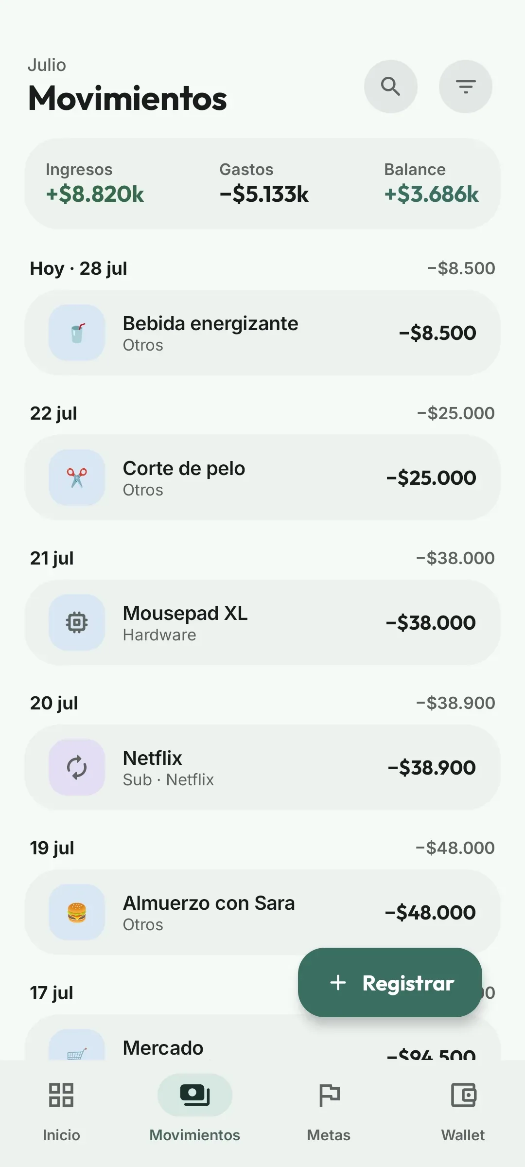 Pantalla de movimientos de Pleloot en julio: +$8.820k de ingresos, −$5.133k de gastos y +$3.686k de balance, con los apuntes del mes debajo.